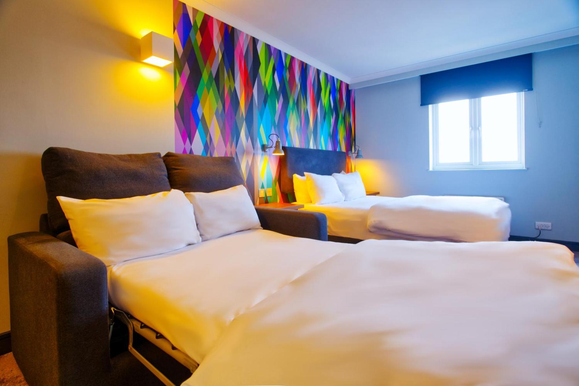 Village Hotel Manchester Hyde Ngoại thất bức ảnh
