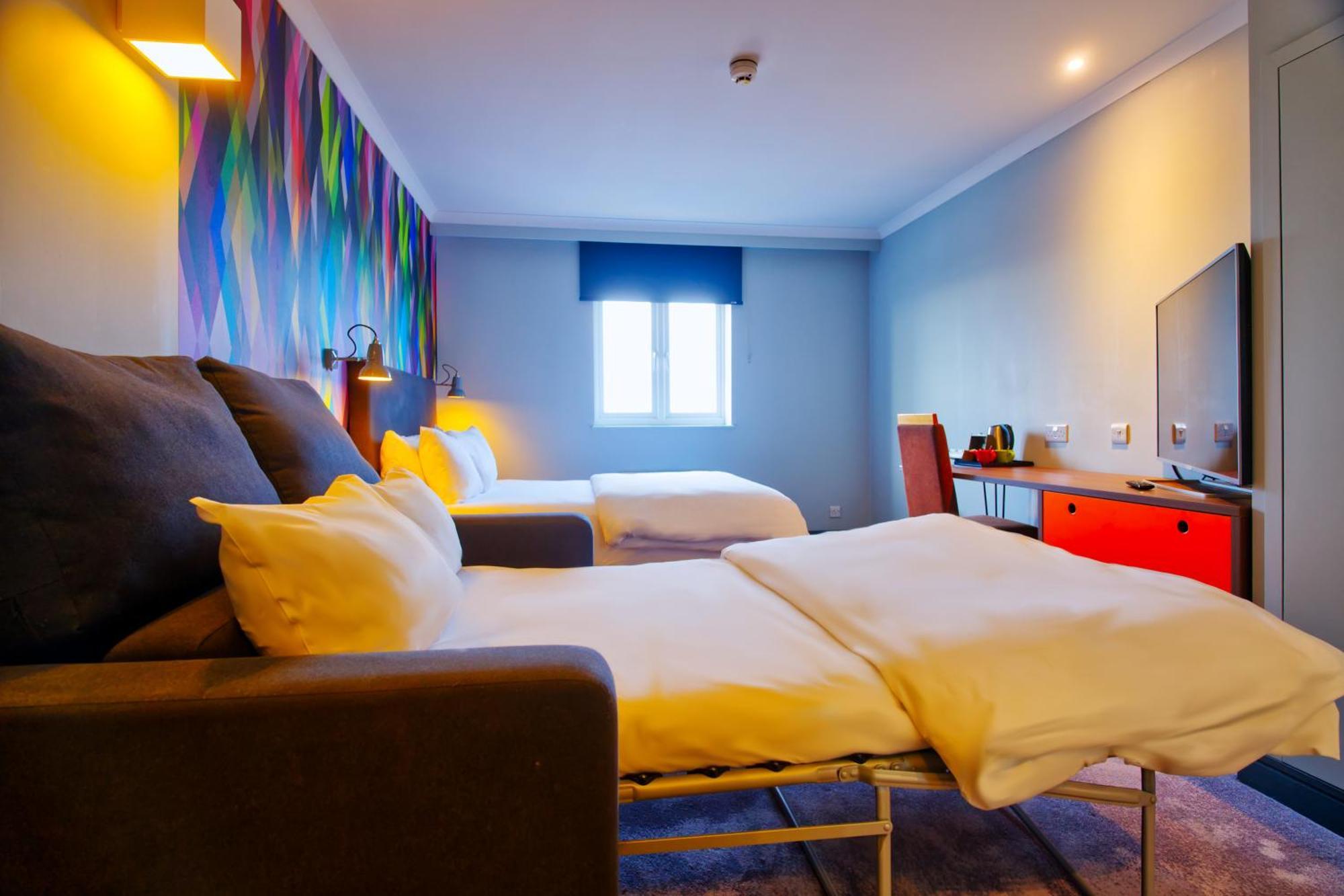 Village Hotel Manchester Hyde Ngoại thất bức ảnh