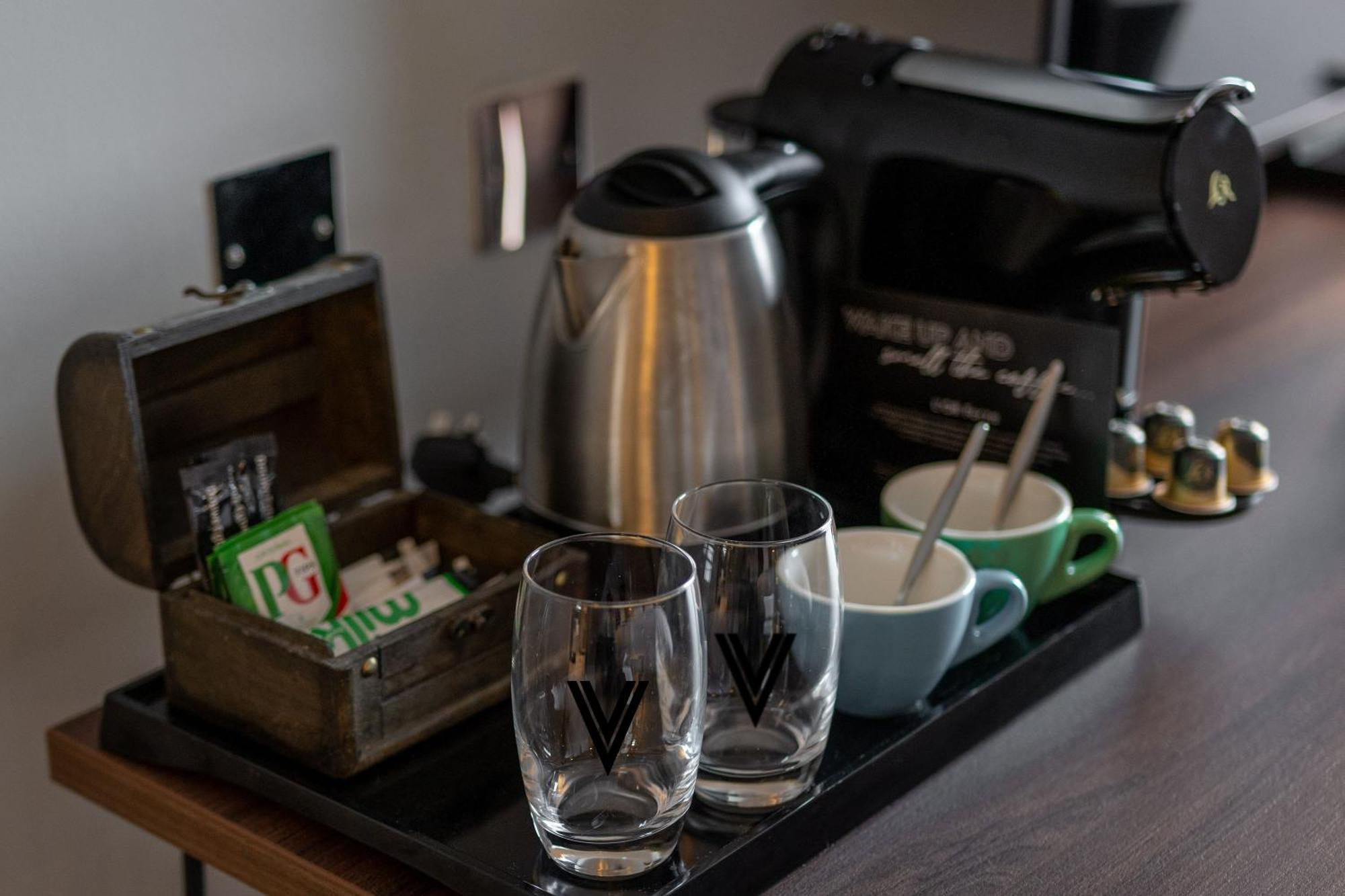 Village Hotel Manchester Hyde Ngoại thất bức ảnh
