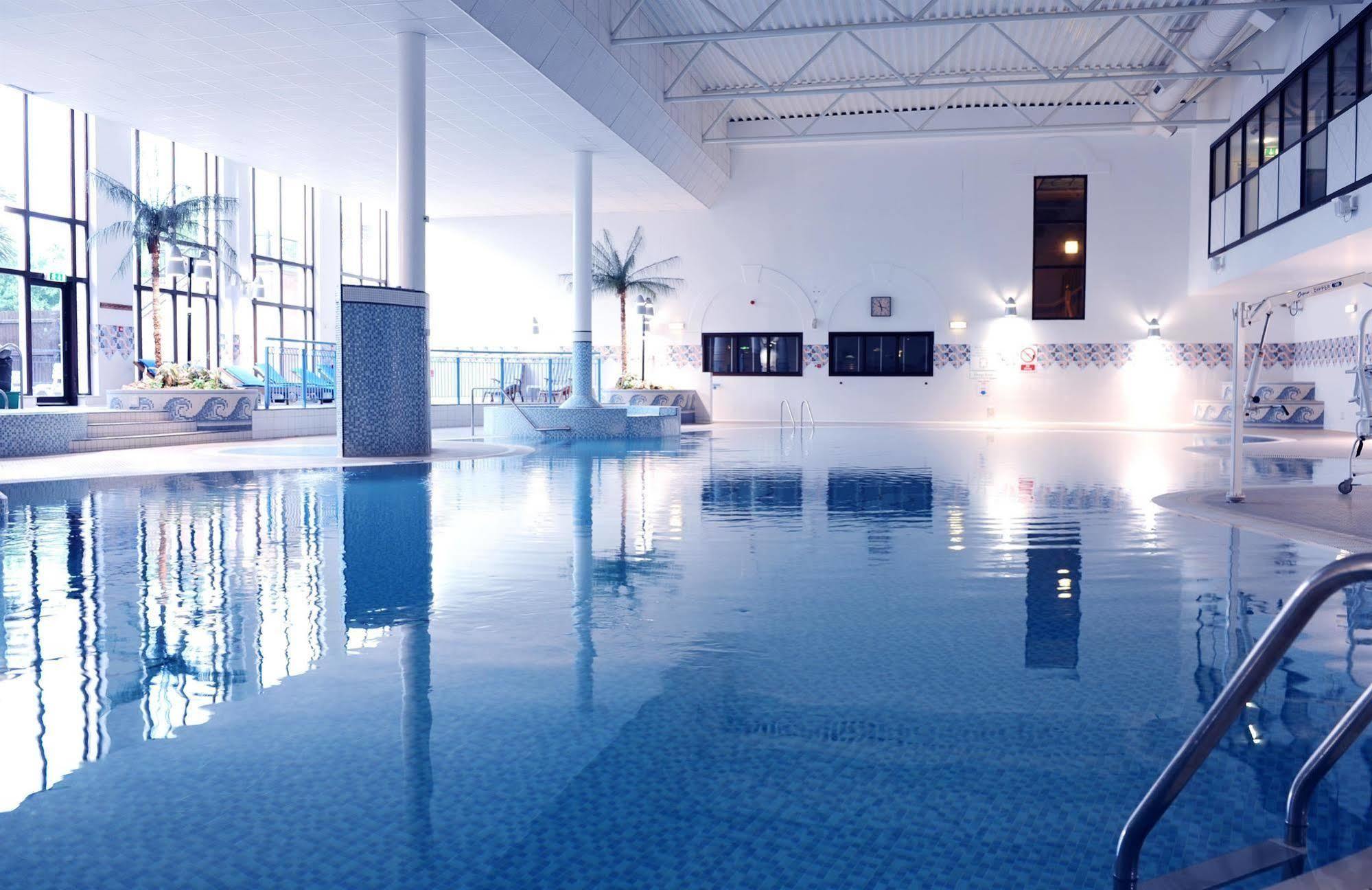 Village Hotel Manchester Hyde Ngoại thất bức ảnh