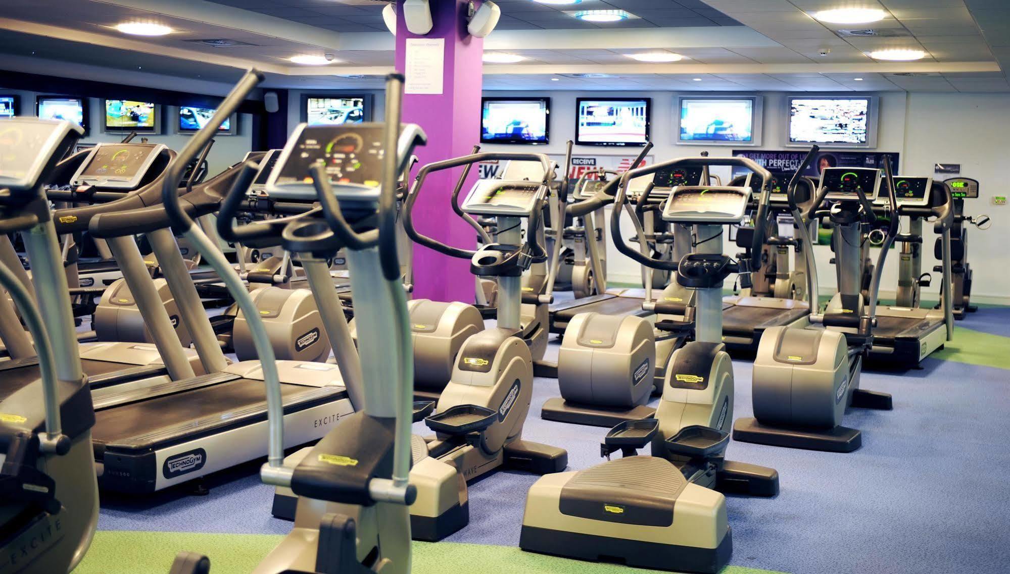 Village Hotel Manchester Hyde Ngoại thất bức ảnh